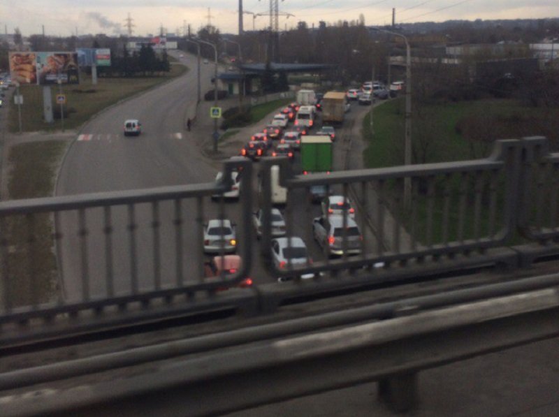 Внимание: при въезде на Кайдакский мост огромная пробка 2