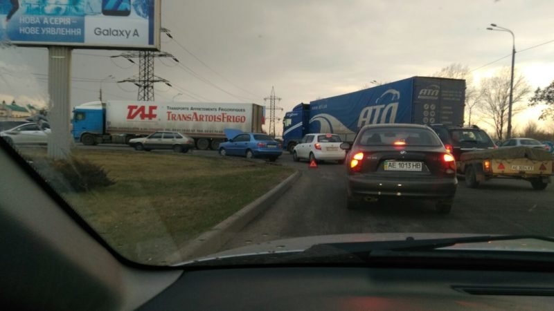 Внимание: при въезде на Кайдакский мост огромная пробка 3