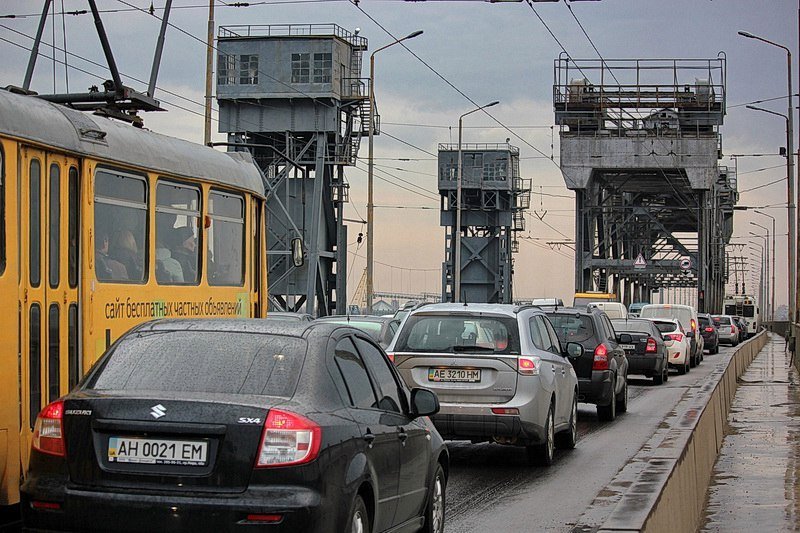 Внимание: при въезде на Кайдакский мост огромная пробка 6