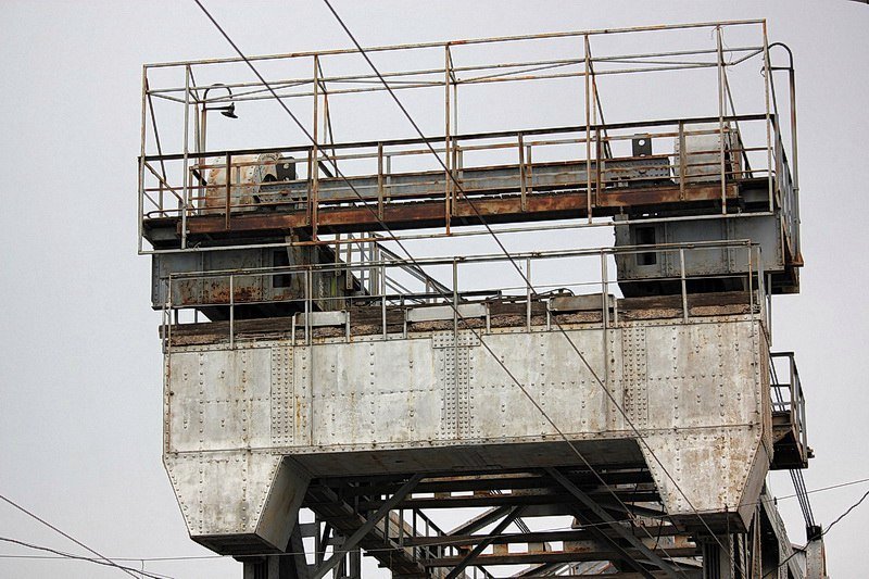 На Старом мосту убрали плакат с таинственной надписью 3