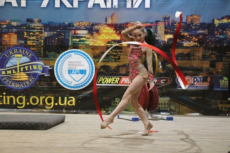 В Днепре стартовал чемпионат Украины по армлифтингу 4