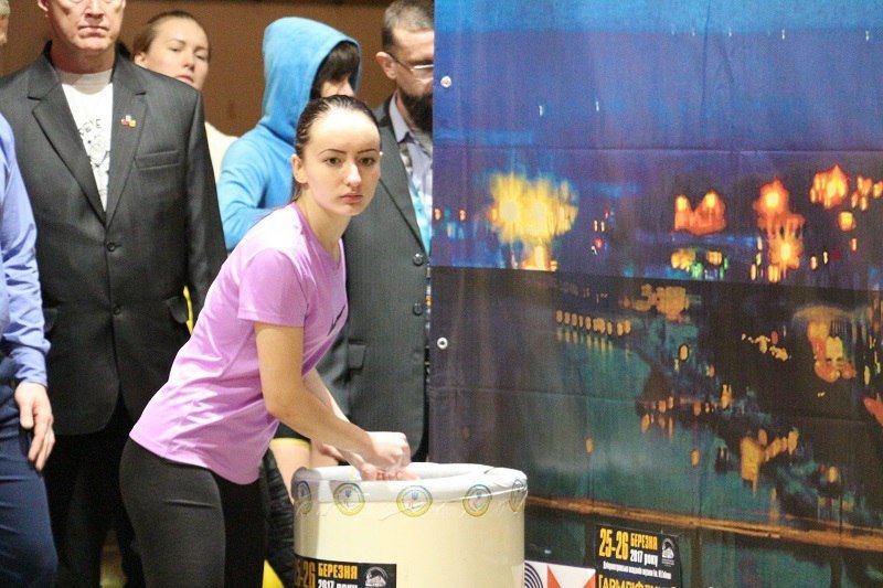 В Днепре стартовал чемпионат Украины по армлифтингу 10
