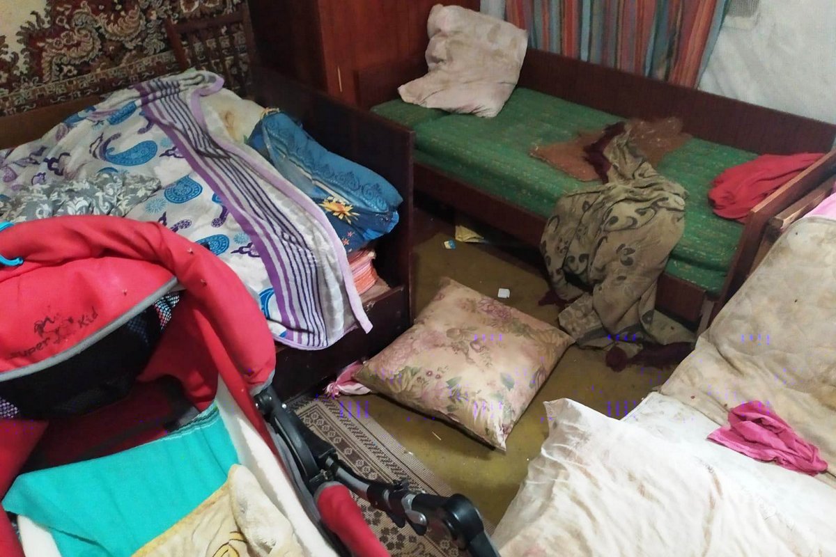 В селе Максимовка Никопольского района маленькие дети росли в ужасных условиях В селе Максимовка Никопольского района маленькие дети росли в ужасных условиях