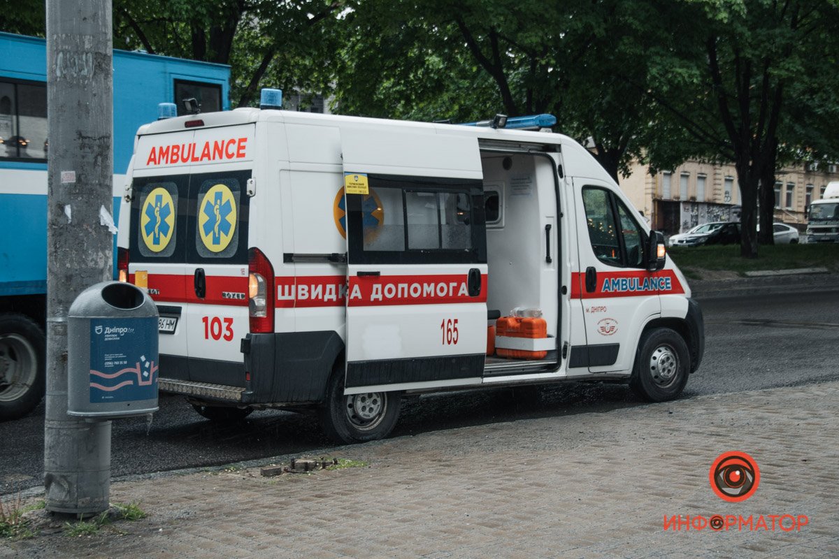 В Днепре на Поля Jeep столкнулся с Kia и перевернулся 5