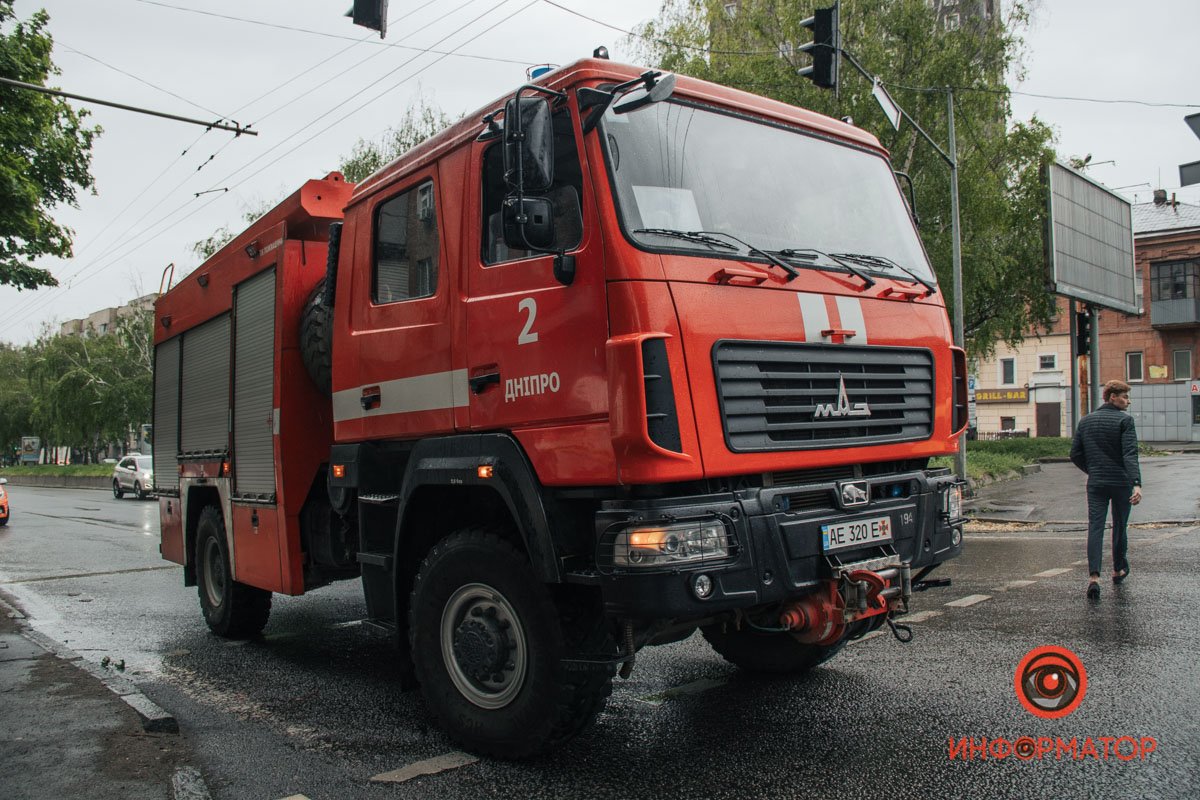В Днепре на Поля Jeep столкнулся с Kia и перевернулся 8