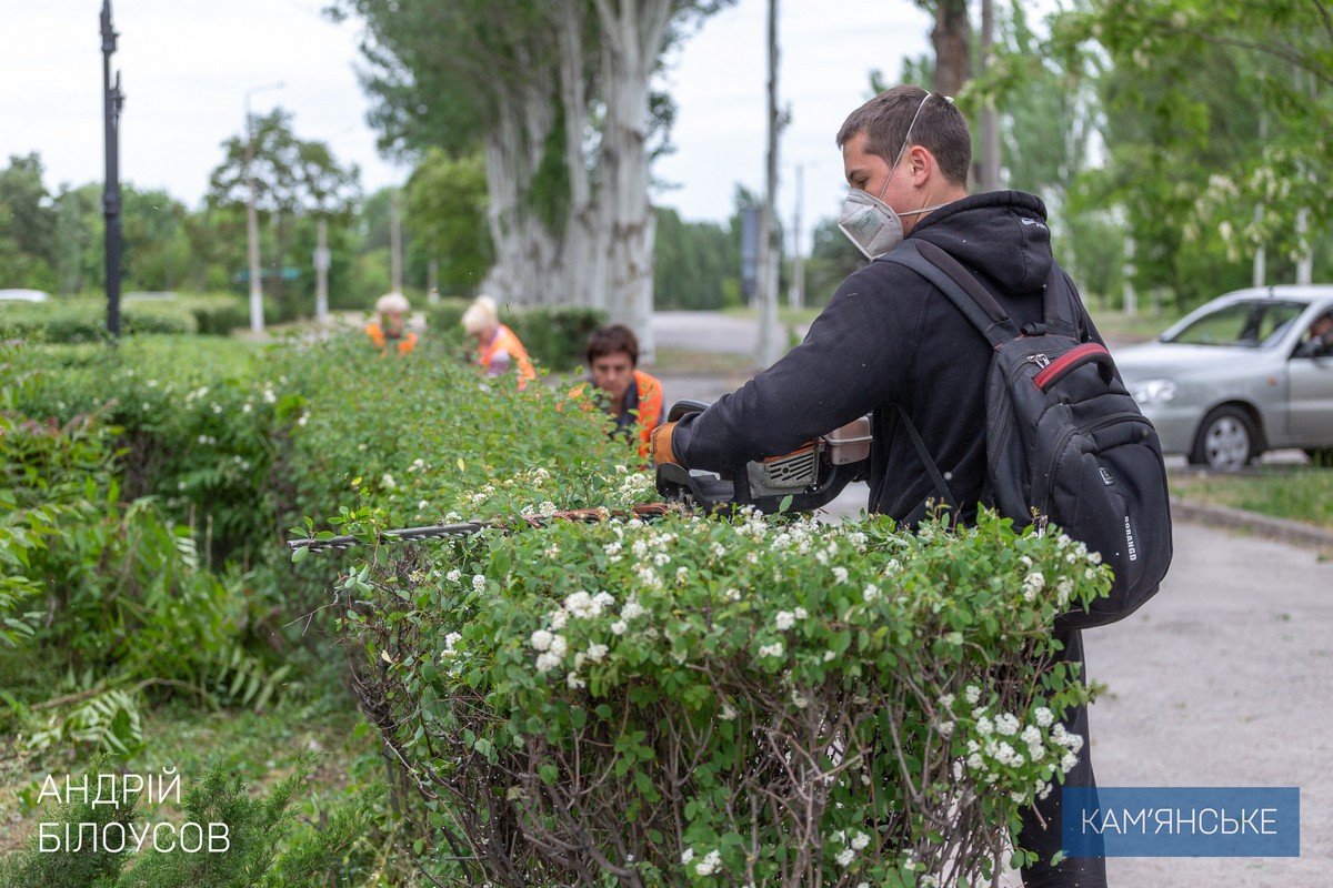 В Каменском продолжаются работы по благоустройству города 1