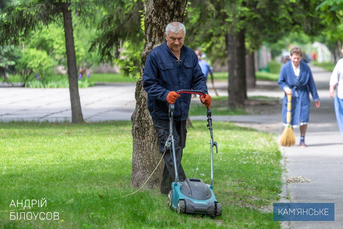 В Каменском продолжаются работы по благоустройству города 3