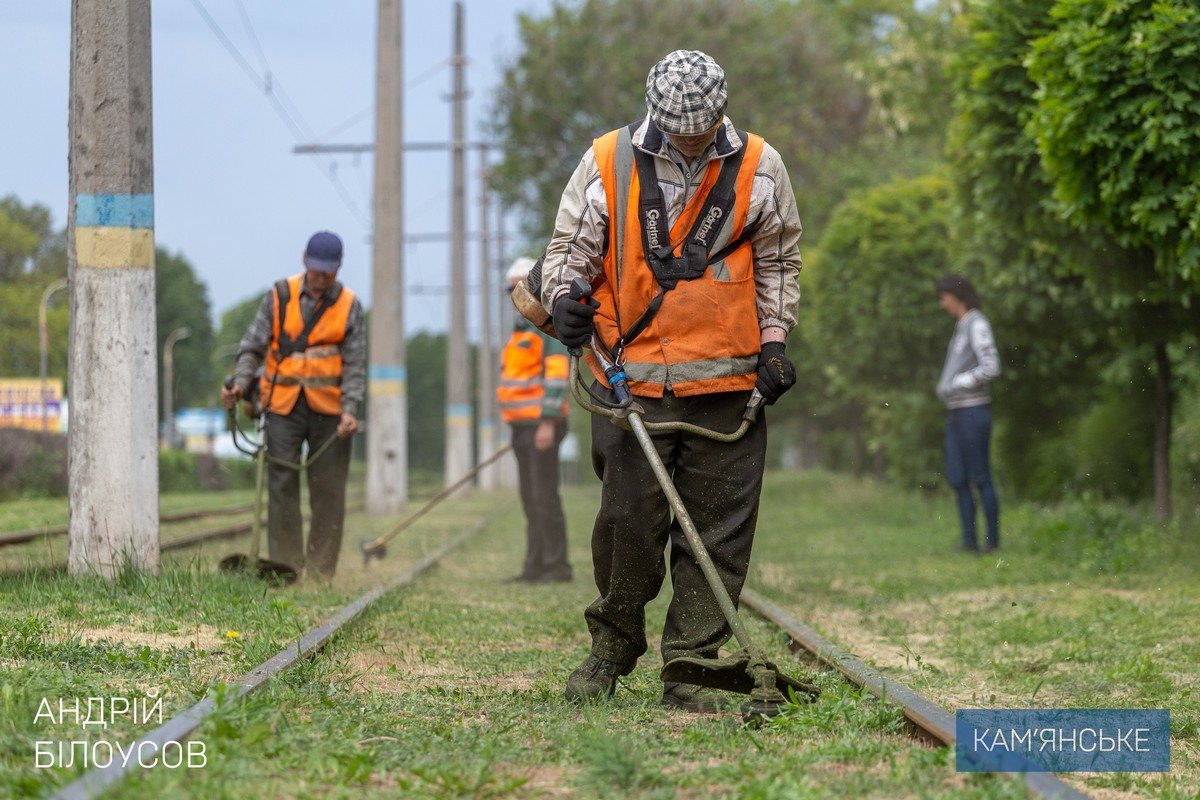 В Каменском продолжаются работы по благоустройству города 7