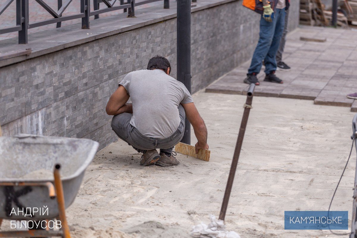 В Каменском продолжаются работы по благоустройству города 10