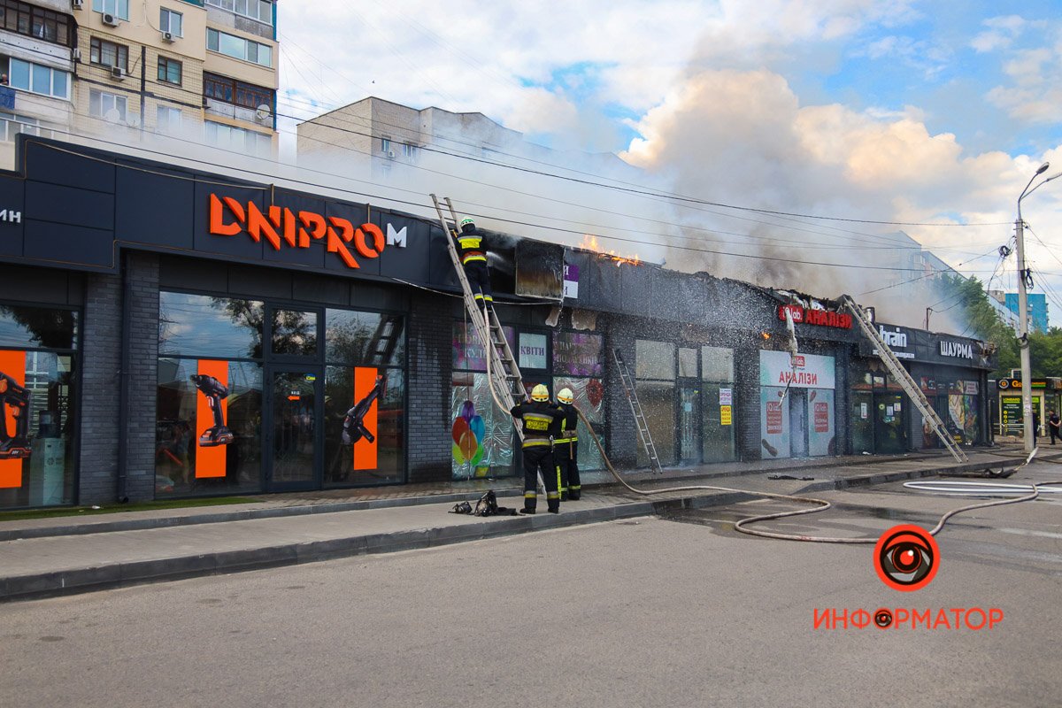 Здесь горел торговый павильон Здесь горел торговый павильон