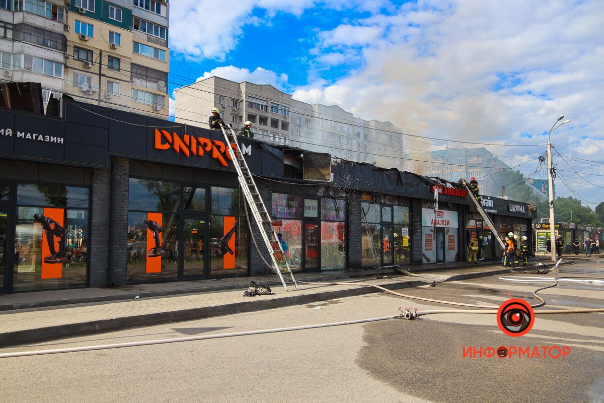 В данном павильоне находятся «Кримський глечик», магазин инструментов Dnipro M, лаборатория IQ lab, цветочный магазин и магазин Brain. В данном павильоне находятся «Кримський глечик», магазин инструментов Dnipro M, лаборатория IQ lab, цветочный магазин и магазин Brain.