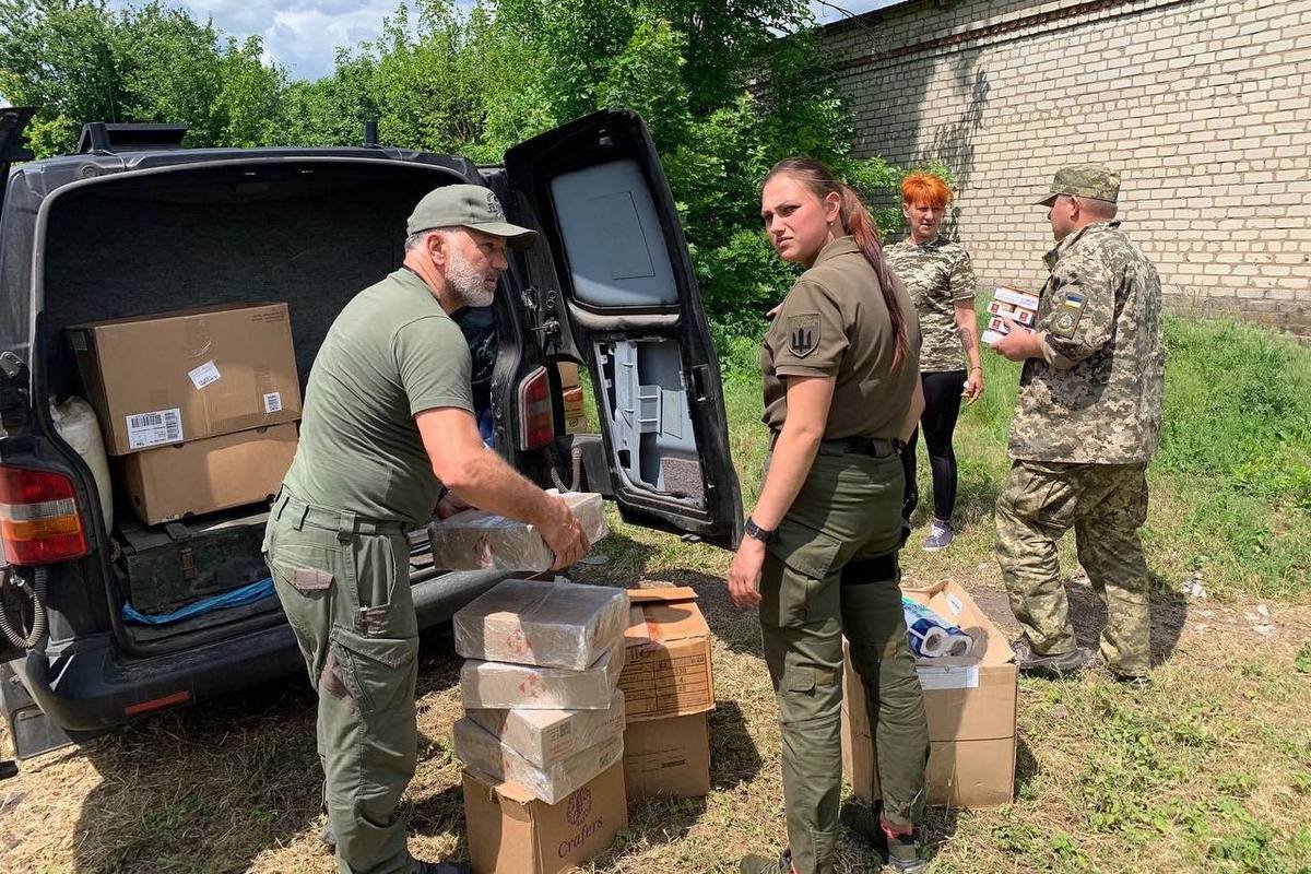 Андрей Белоусов отвез помощь бойцам ТрО на востоке Украины 1