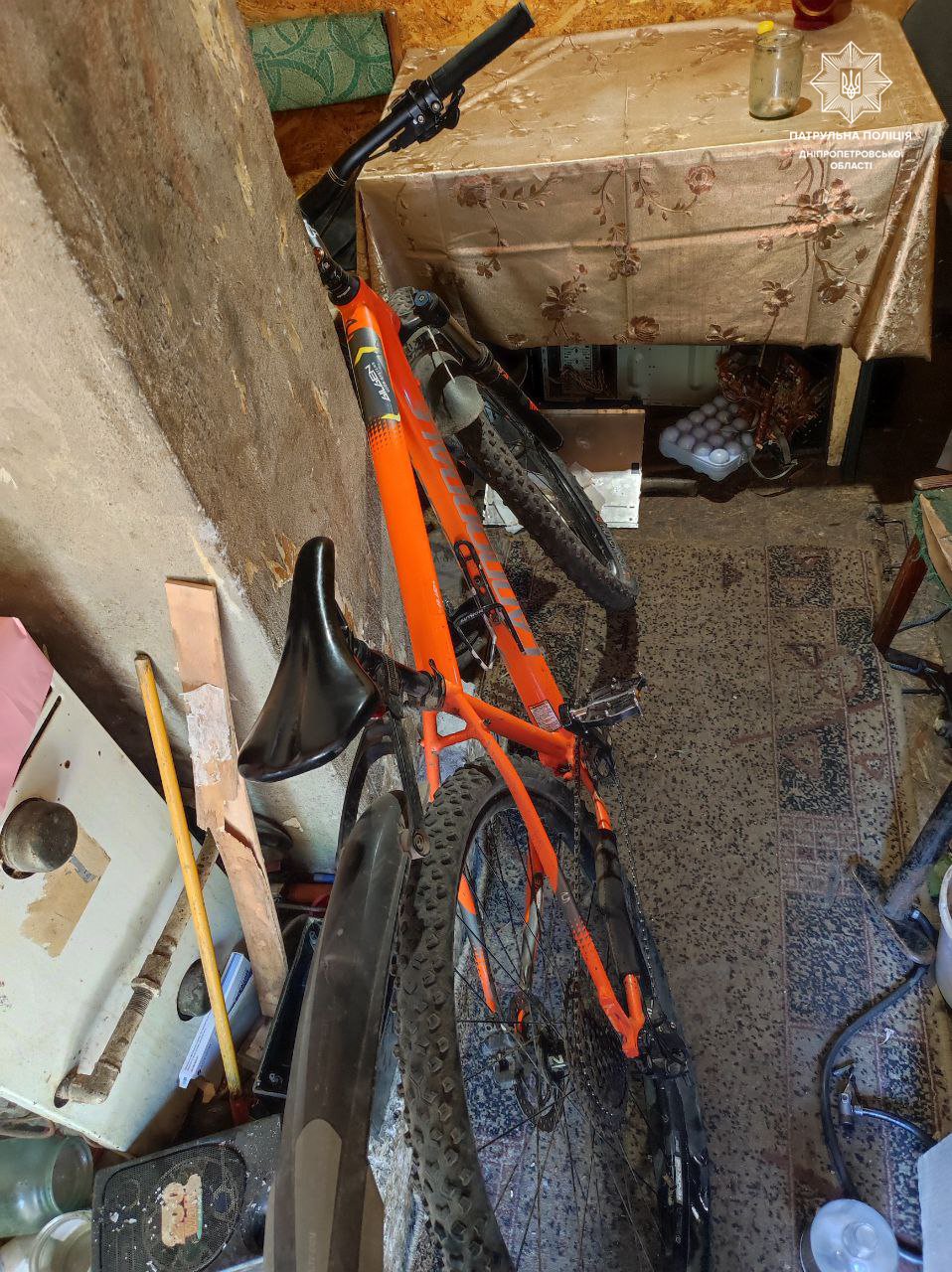 В Днепре мужчина украл велосипед: злоумышленника нашли при помощи телефона, который он потерял 1