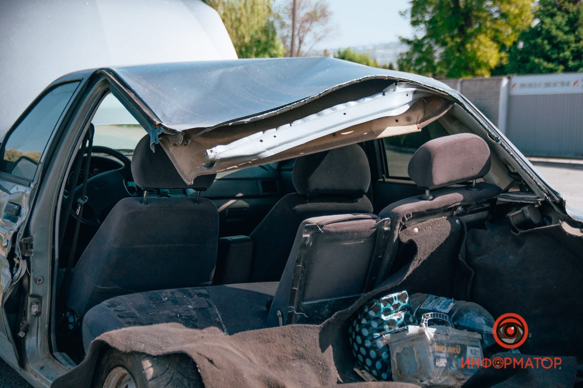В Братском Lada столкнулась с автобусом и влетела в отбойник 1