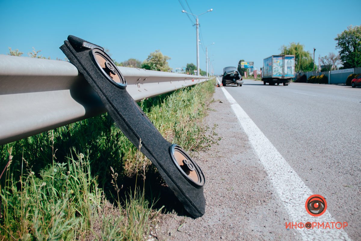 В Братском Lada столкнулась с автобусом и влетела в отбойник 3