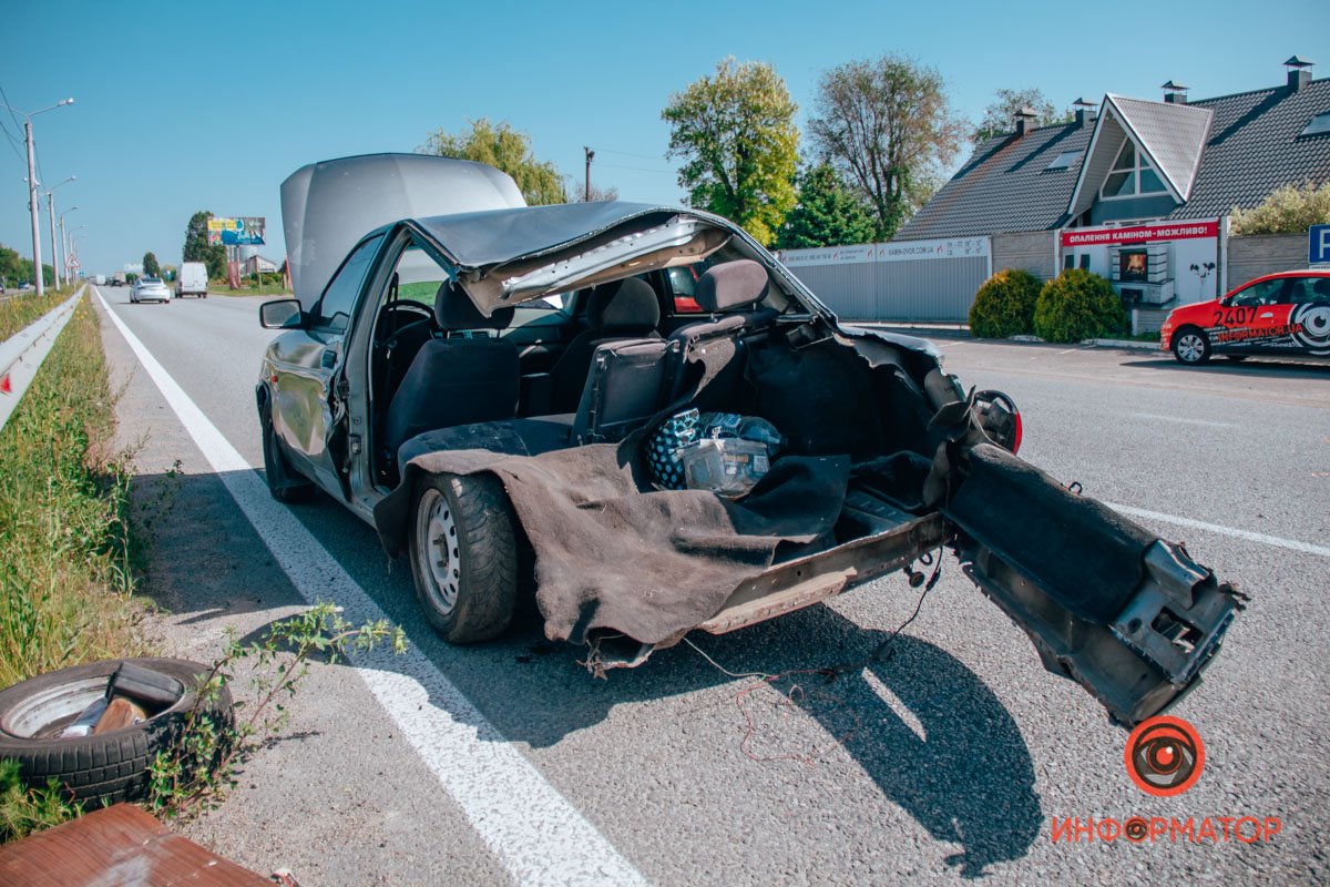 В Братском Lada столкнулась с автобусом и влетела в отбойник 10