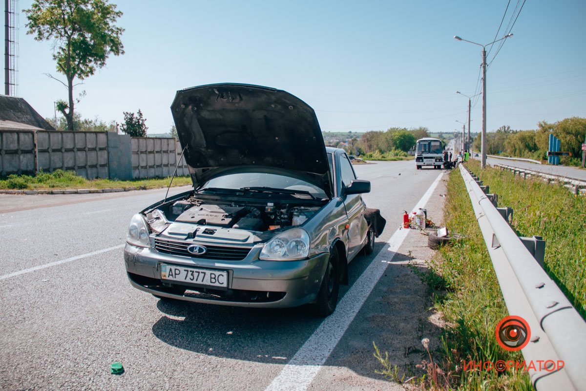 В Братском Lada столкнулась с автобусом и влетела в отбойник 11