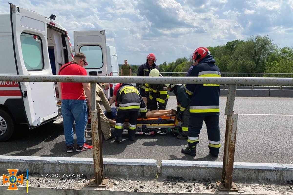 Мужчину из авто "вырезали" спасатели, медики констатировали его смерть Мужчину из авто "вырезали" спасатели, медики констатировали его смерть