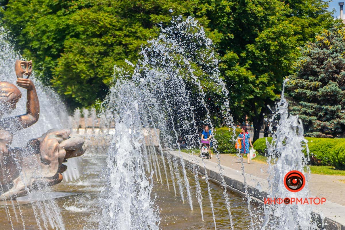 Возле театра оперы и балета