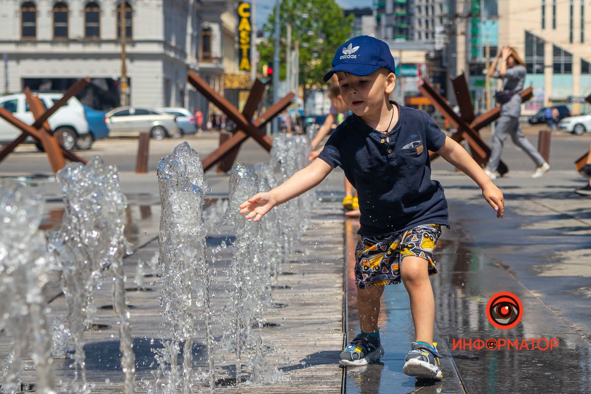 Возле гостиницы "Украина"