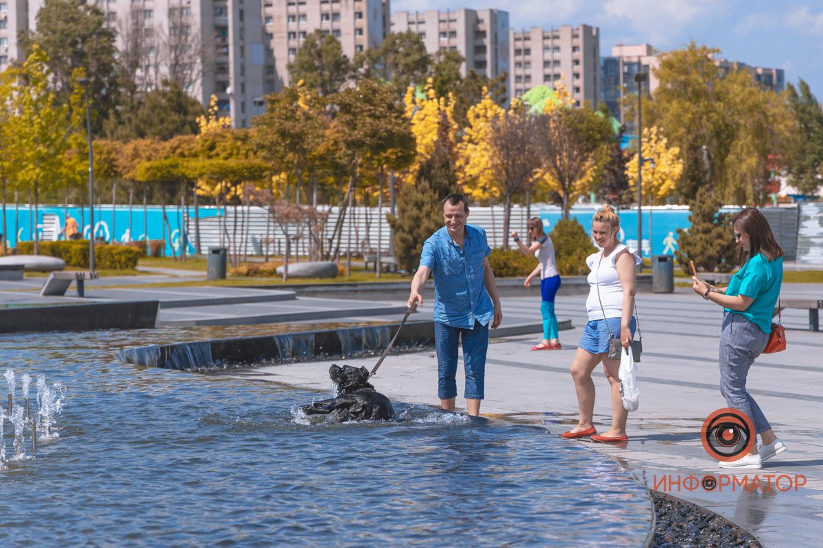 Воде рады не только дети, но и браться наши меньшие
