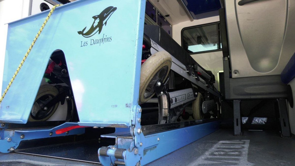 «Фонд оборони країни» при поддержке Днепровского городского совета передал ВСУ машину скорой помощи 2