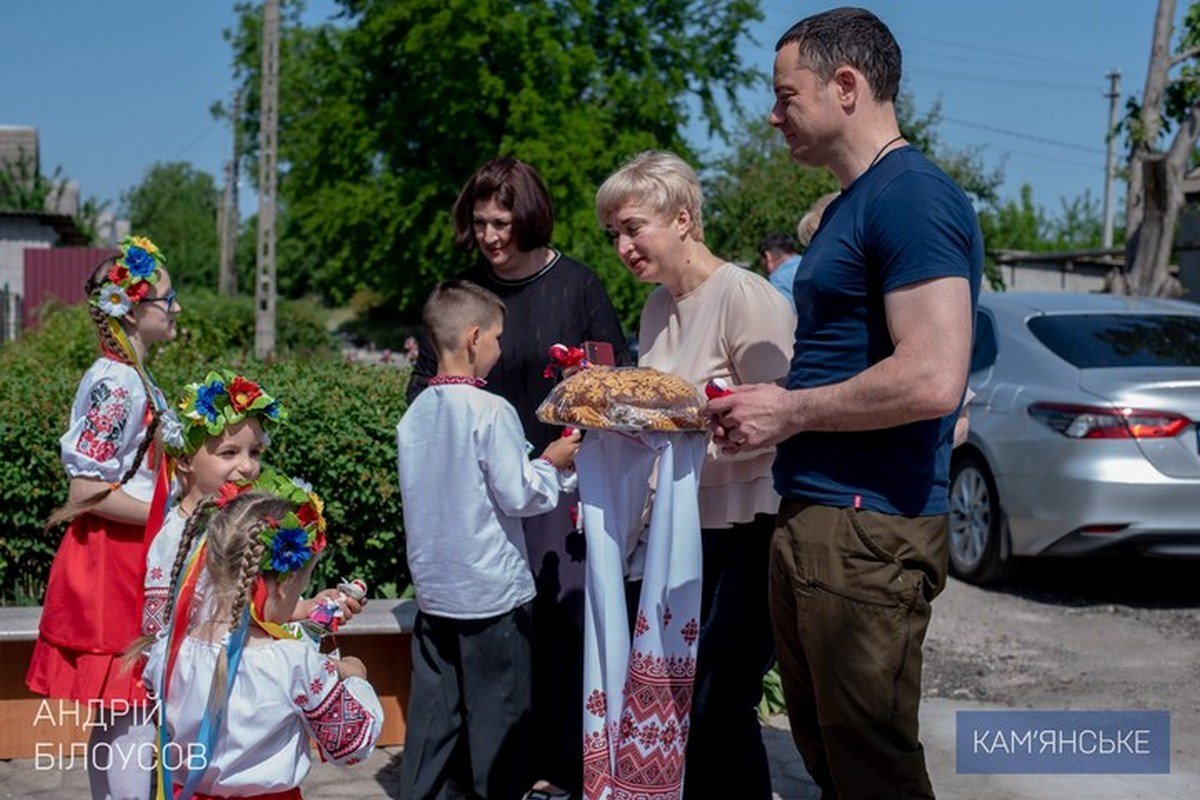 Там поздравили малышей из детских домов семейного типа и приемных семей Там поздравили малышей из детских домов семейного типа и приемных семей
