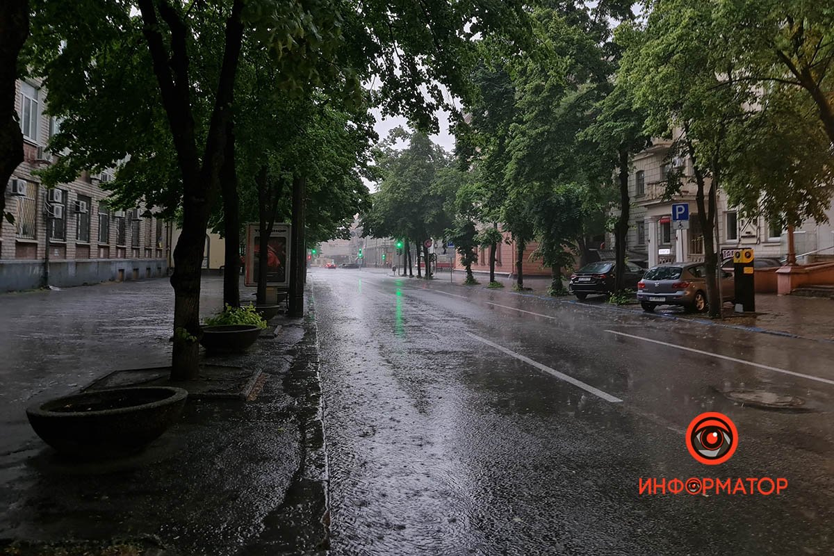 Град, ливень и гром: Днепр в первый день лета накрыла непогода 3