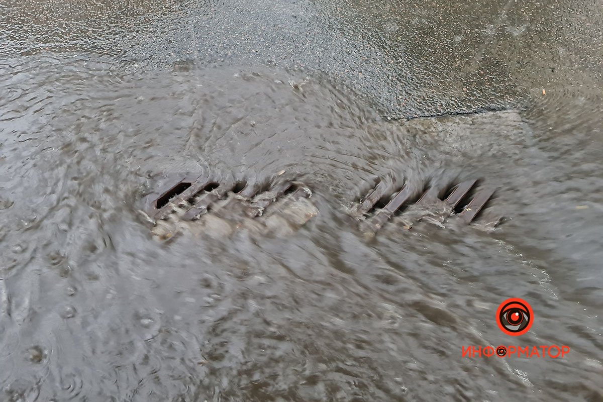 Град, ливень и гром: Днепр в первый день лета накрыла непогода 5