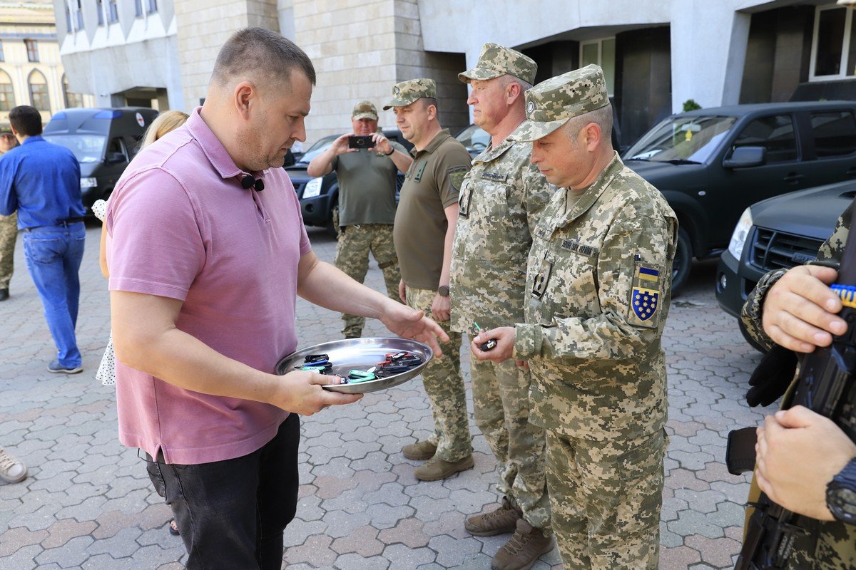 Борис Филатов: «Днепр уже передал военным почти 350 маневровых авто» 8