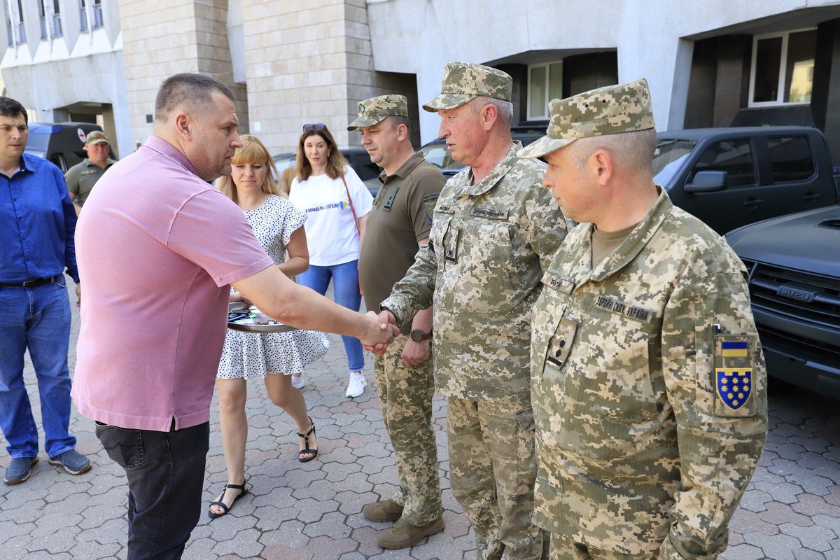 Борис Филатов: «Днепр уже передал военным почти 350 маневровых авто» 10