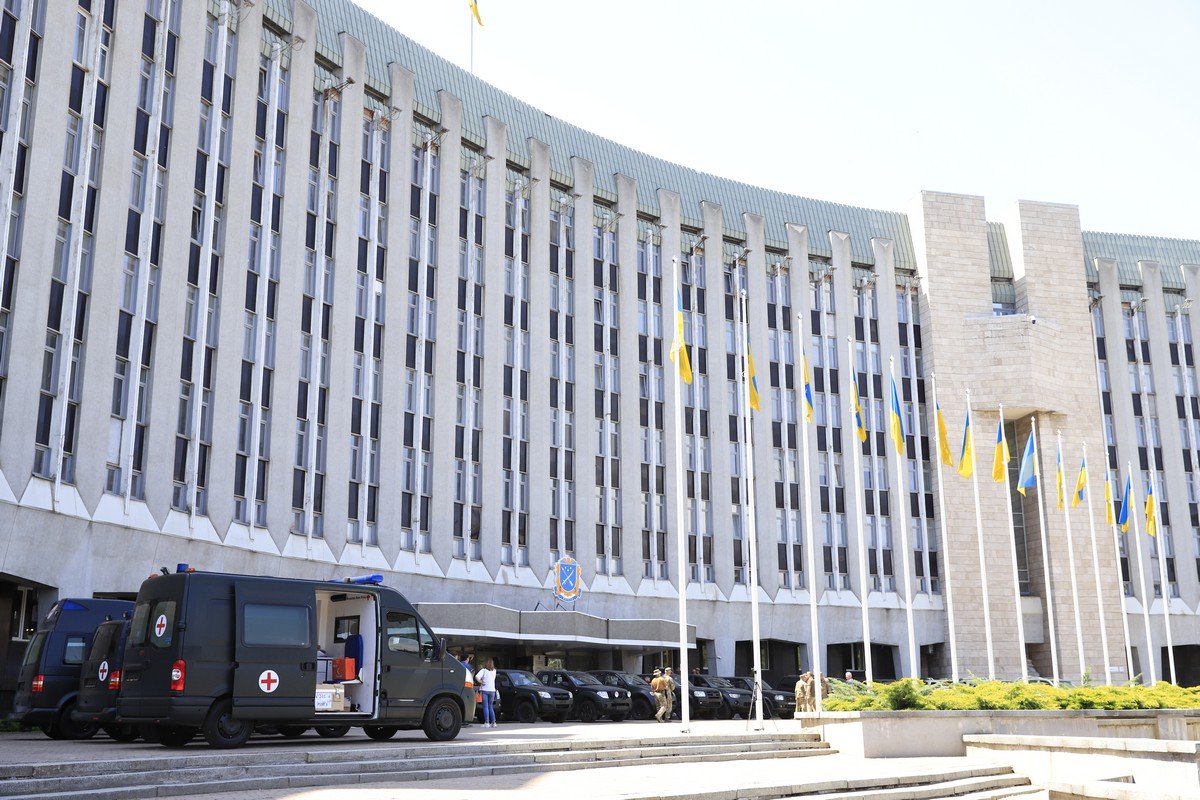 Борис Филатов: «Днепр уже передал военным почти 350 маневровых авто» 12