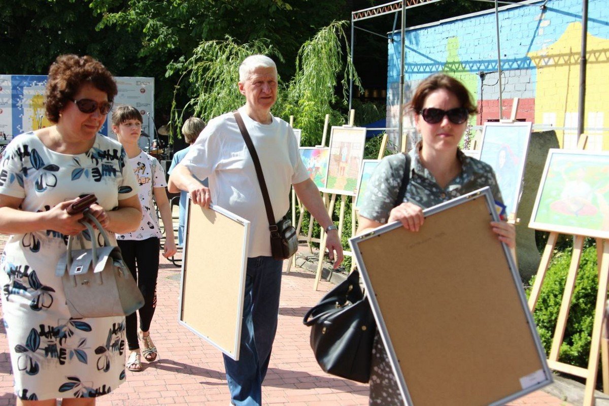 Школьники Днепра собрали 230 тысяч гривен для больниц, в которых лечатся дети переселенцы 4