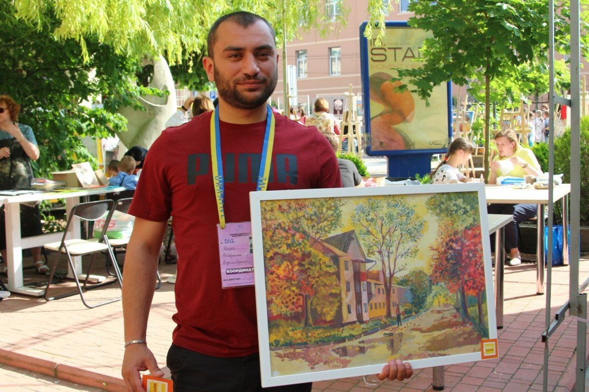 Школьники Днепра собрали 230 тысяч гривен для больниц, в которых лечатся дети переселенцы 5