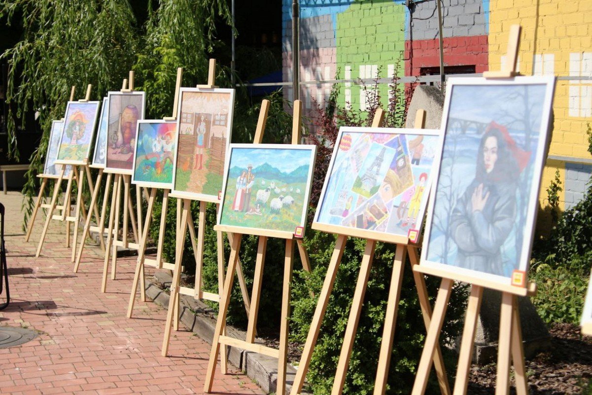 Школьники Днепра собрали 230 тысяч гривен для больниц, в которых лечатся дети переселенцы 6