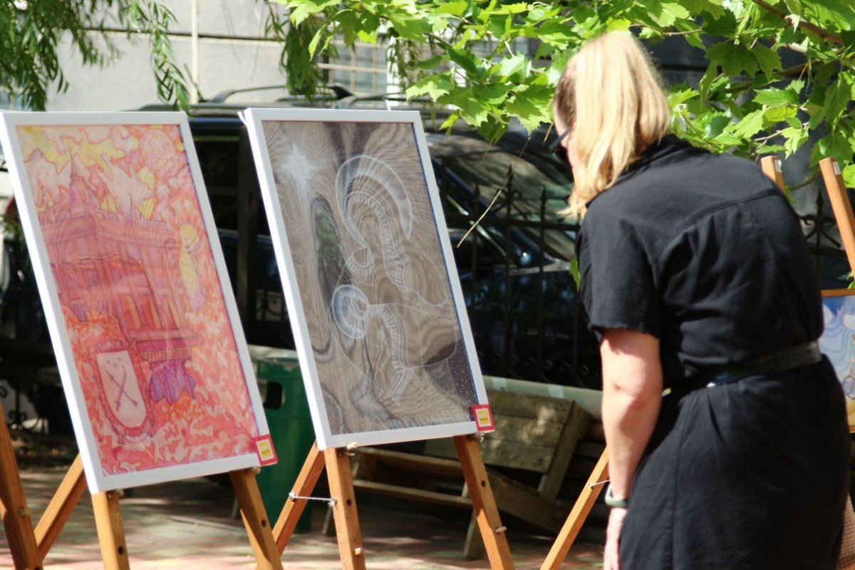 Школьники Днепра собрали 230 тысяч гривен для больниц, в которых лечатся дети переселенцы 8