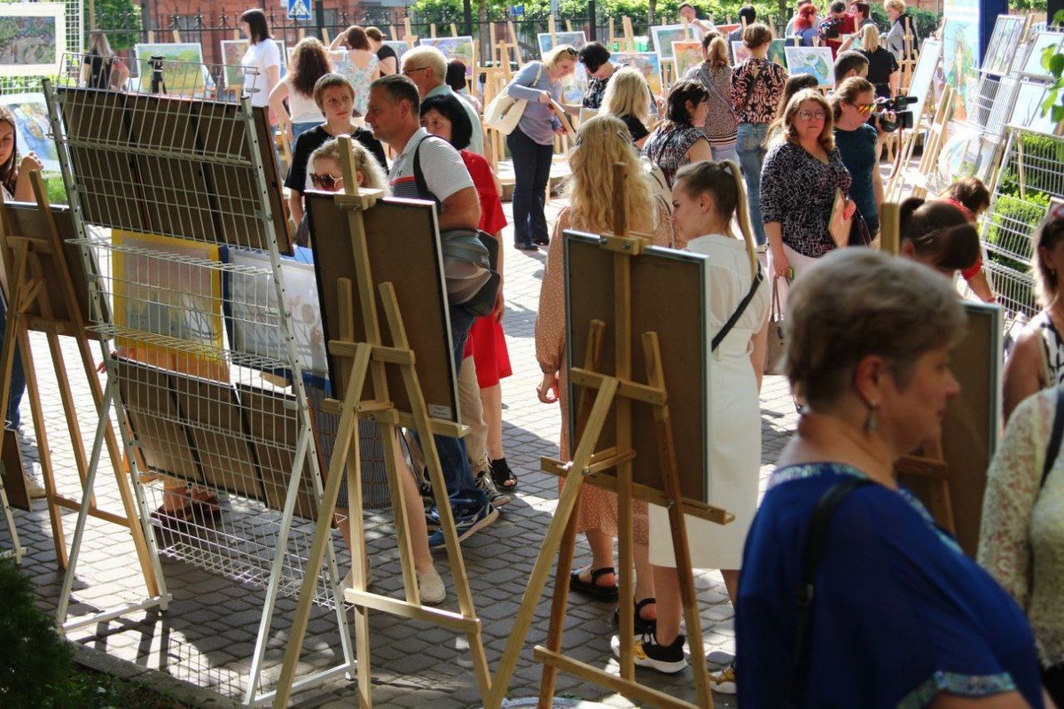 Школьники Днепра собрали 230 тысяч гривен для больниц, в которых лечатся дети переселенцы 9