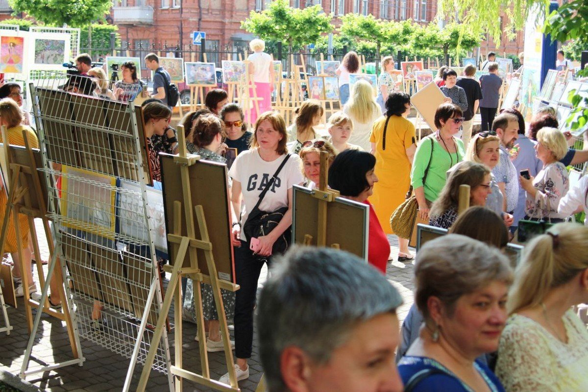 Школьники Днепра собрали 230 тысяч гривен для больниц, в которых лечатся дети переселенцы 10