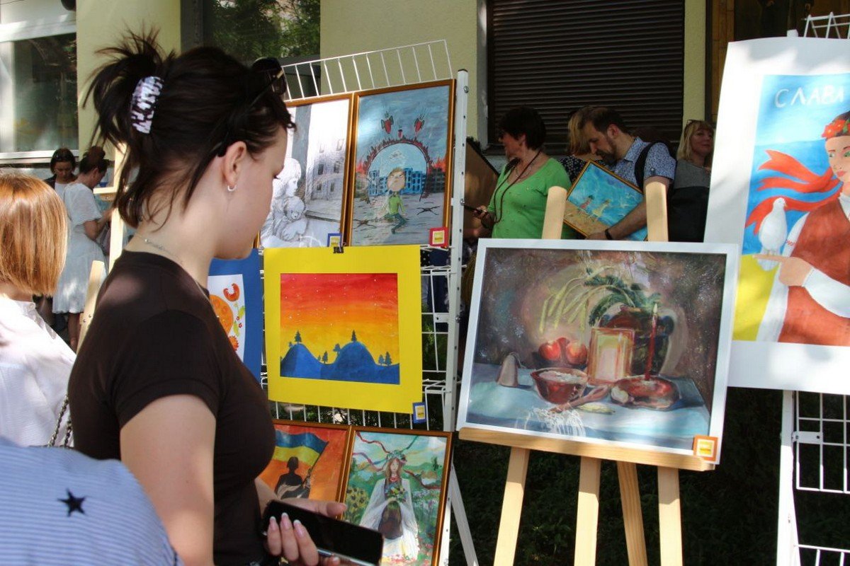 Школьники Днепра собрали 230 тысяч гривен для больниц, в которых лечатся дети переселенцы 11