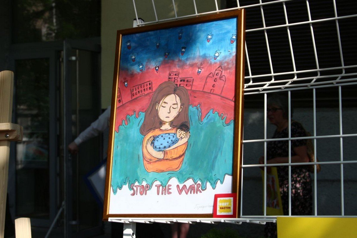 Школьники Днепра собрали 230 тысяч гривен для больниц, в которых лечатся дети переселенцы 16