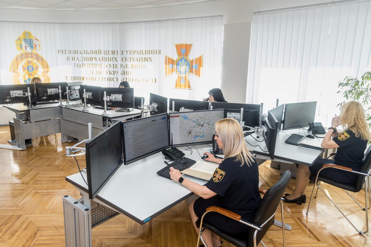 В Днепропетровской области открыли обновленный диспетчерский центр ГСЧС 7