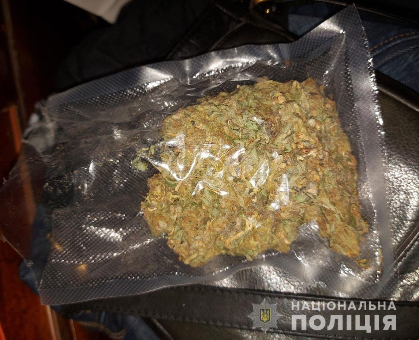 В Днепропетровской области задержали троих мужчин с наркотиками и оружием 2