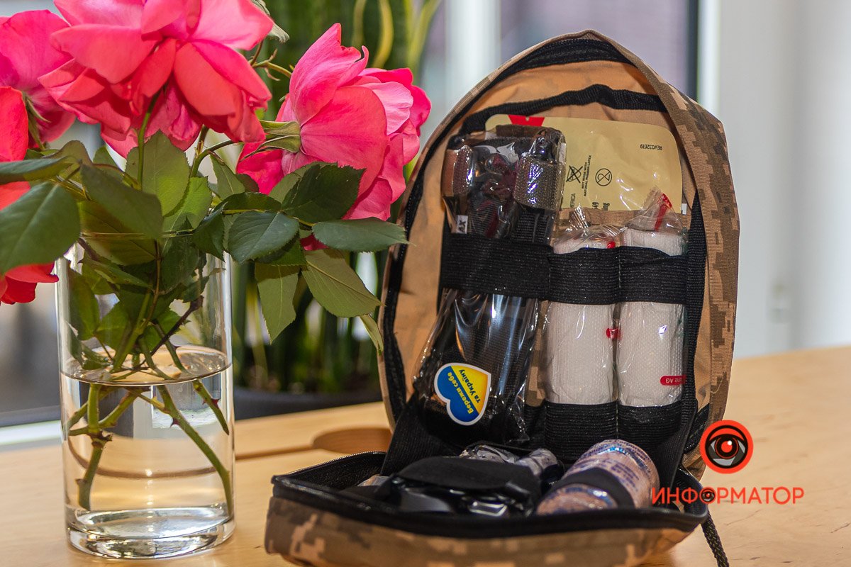 Собирали средства на пошив 600 чехлов для аптечек для украинских Защитников