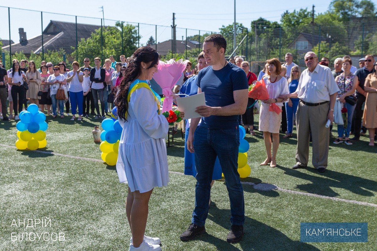 Мэр Каменского Андрей Белоусов посетил Последний звонок в лицее №1 и поздравил всех выпускников города 1