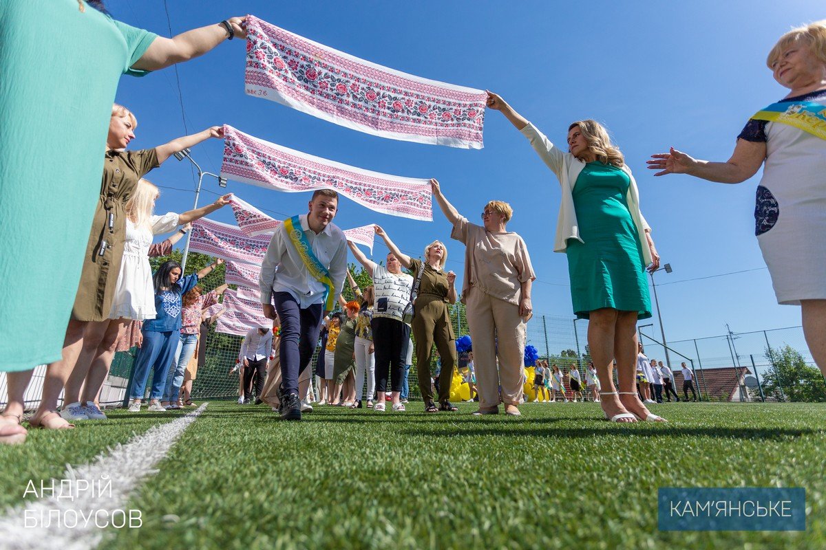 Мэр Каменского Андрей Белоусов посетил Последний звонок в лицее №1 и поздравил всех выпускников города 7