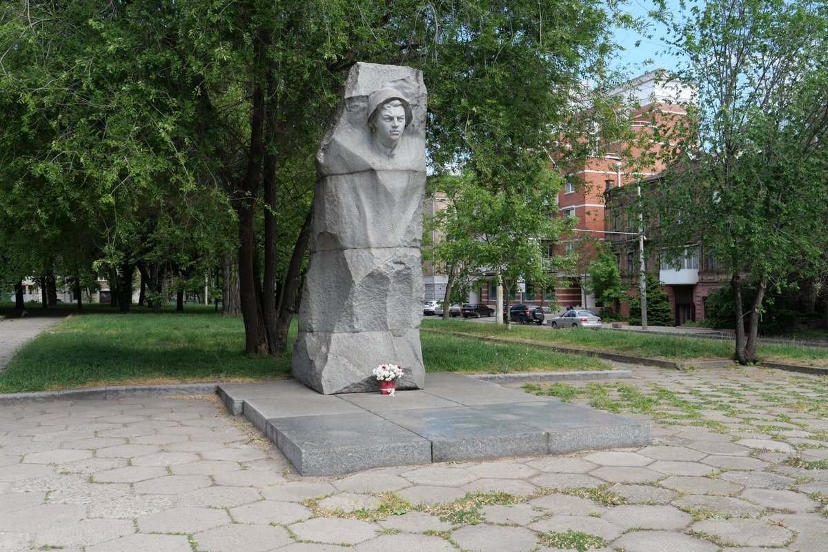 Памятник Александру Матросову Памятник Александру Матросову