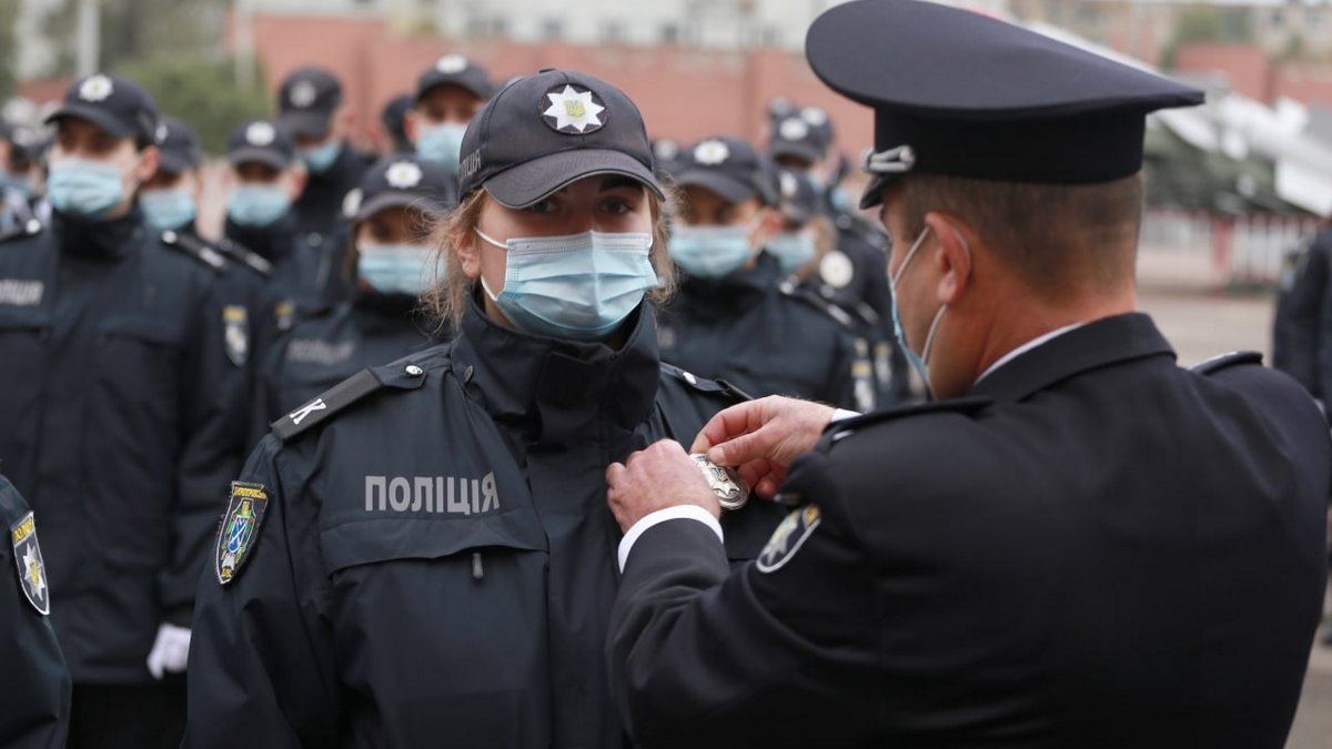 Девушка не испугалась и задержала нарушителя