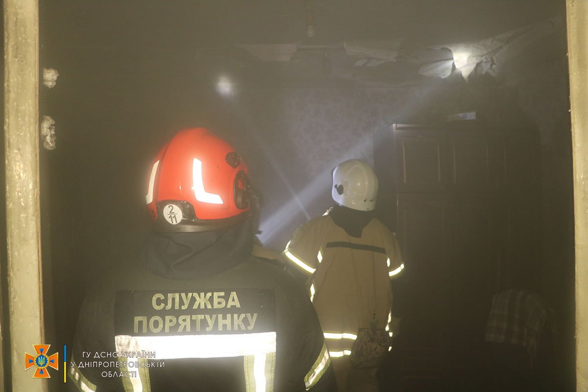 К тушению пожара привлечены 11 человек личного состава и 2 единицы пожарно-спасательной техники