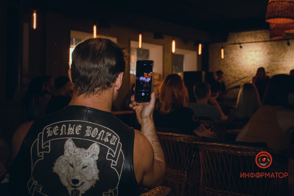 Байкеры в зале