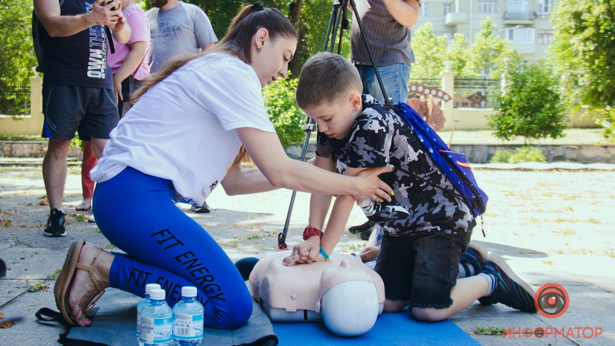 В Днепре прошла Всеукраинская акция по оказанию первой помощи «Запустимо серце разом»